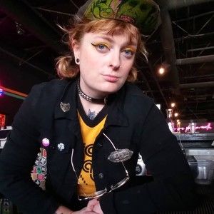 Meet your Posher, Della